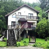 Vila in Sinaia cu parau in curte si view superb